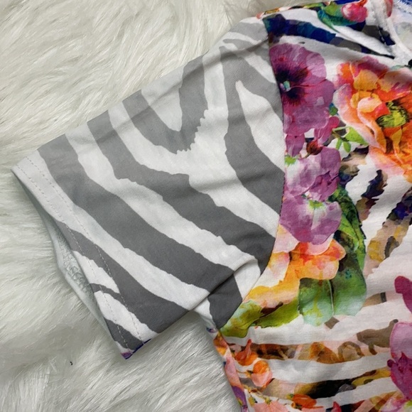 Edge Zebra Printed Short Sleeve Crop Top Shirt - Picture 5 of 9